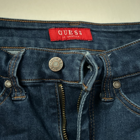 women’s shorts from Guess. size 24 us - Picture 2 of 3